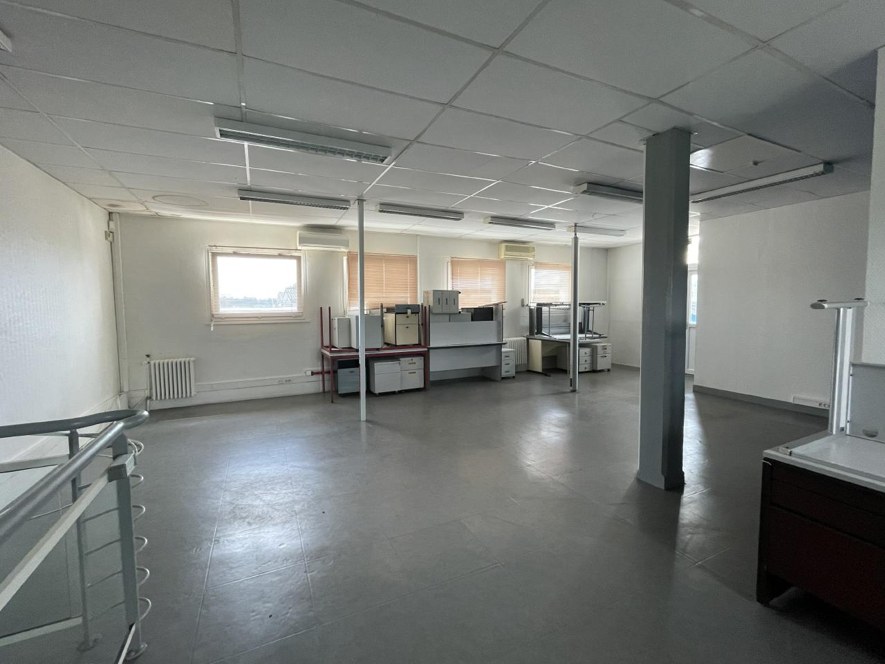 Local d'activité Montlouis-sur-Loire 3042m² Vente local d'activité Montlouis-sur-Loire Indre-et-Loire OVACT2203808 2